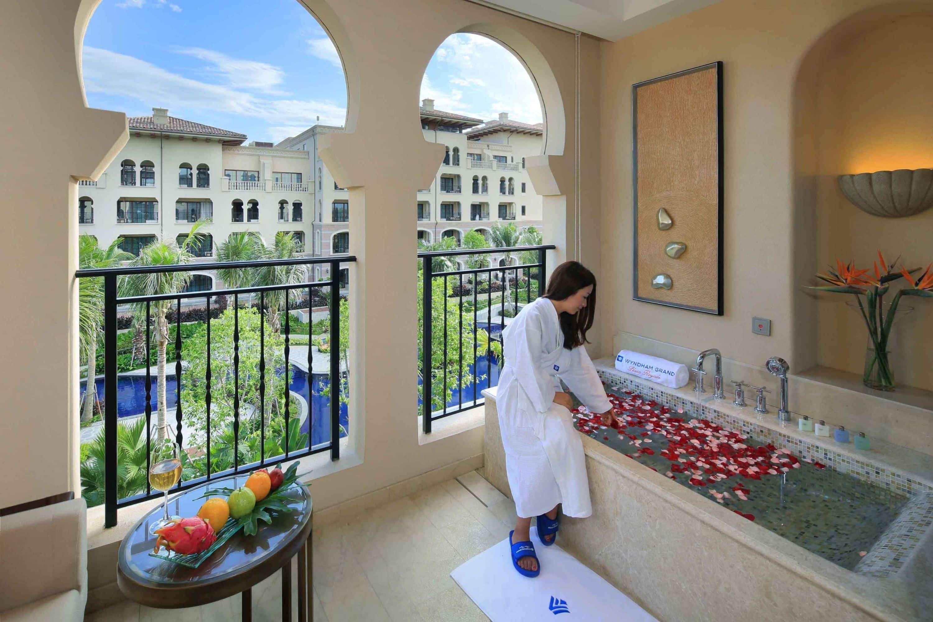Wyndham Grand Plaza Royale Hainan Longmu Bay Ledong Exterior foto